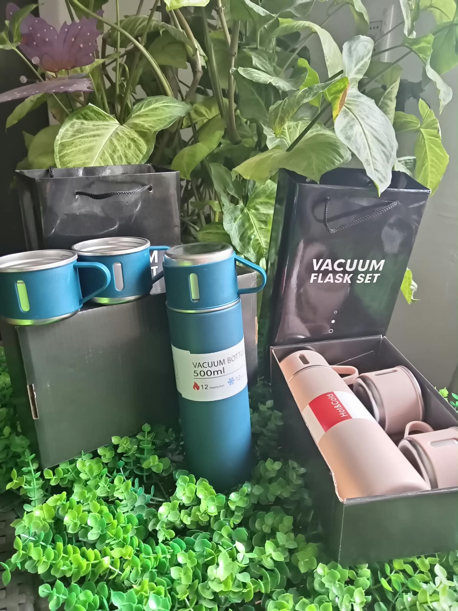 Termo con 3 tazas incluidas